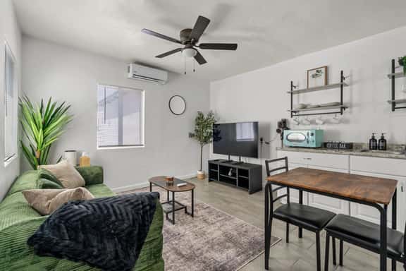 Casa Esmeralda · Cozy · Midtown Gem - Image 1