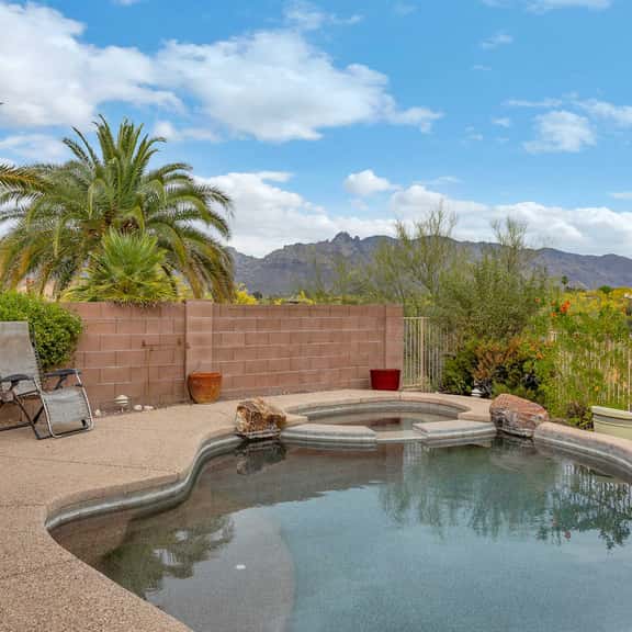 Louis House | Private Pool & Stunning Mountain Views - Image 1