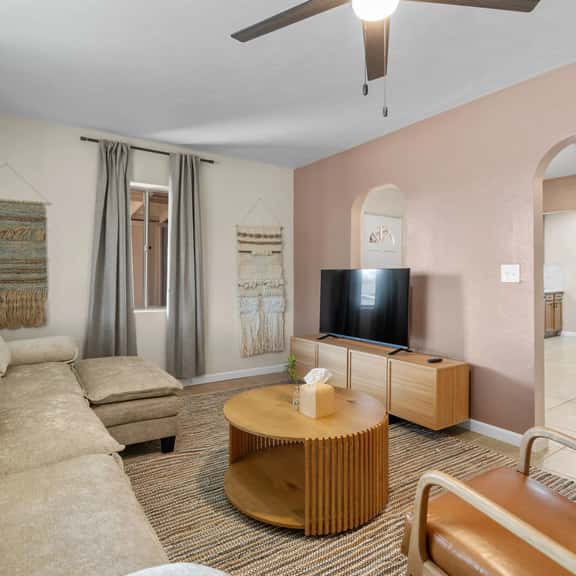 Highland Villa  Near U of A Downtown Tucson - Image 1