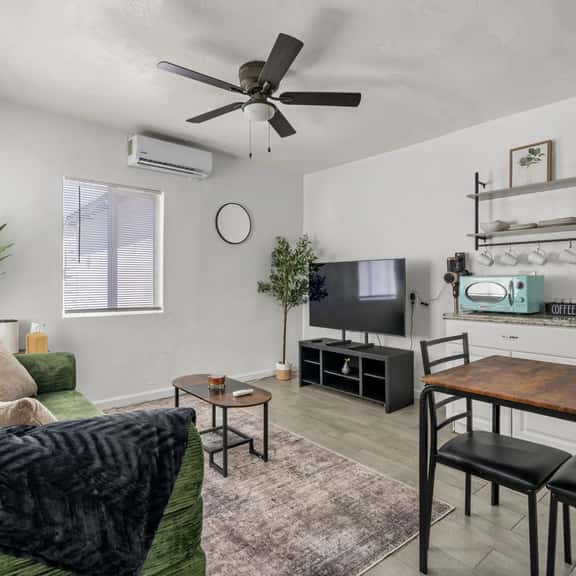 Casa Esmeralda · Cozy · Midtown Gem - Image 1